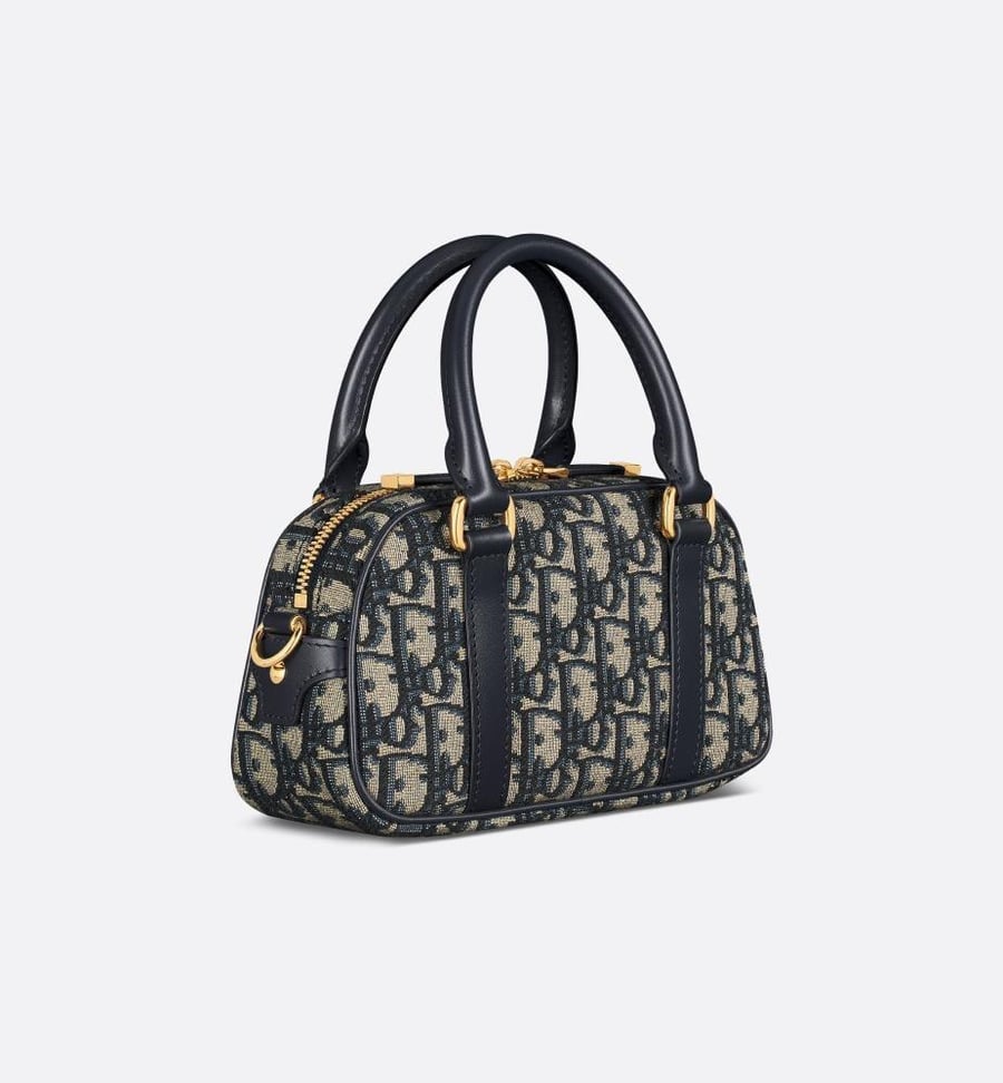 تشكيلة متنوعة من حقائب اليد النسائية من ماركة ديور(Dior  )