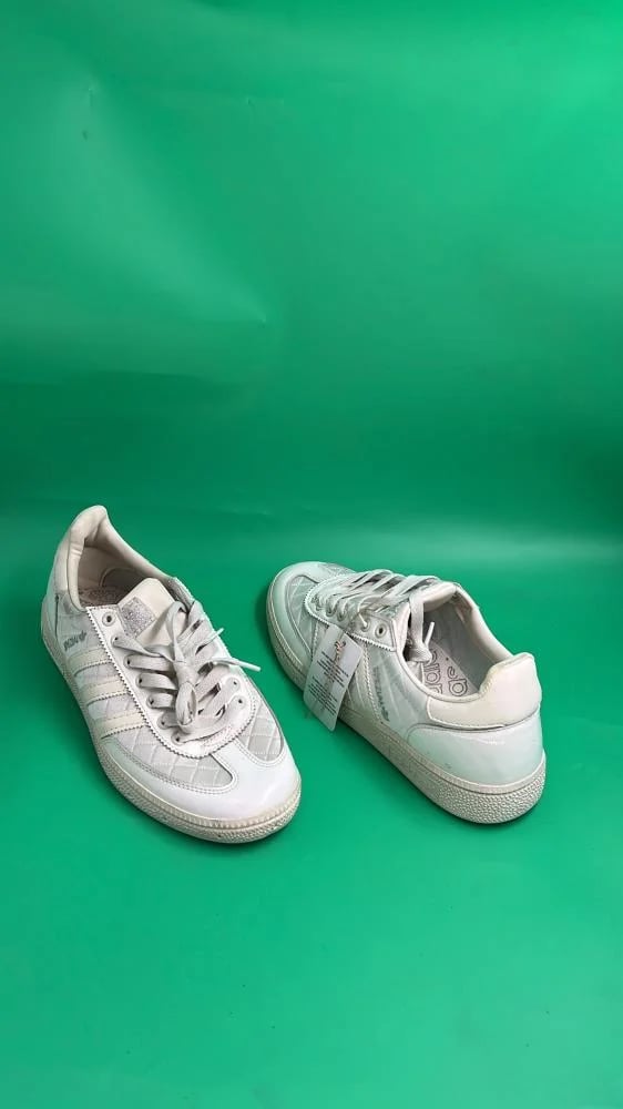 حذاء نسائي من ماركة اديداس Adidas