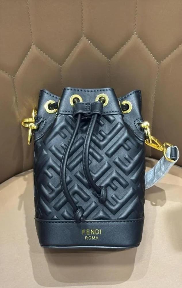 تشكيلة مختارة من حقائب اليد النسائية من ماركة فندي (Fendi)-موديل(Fendi Mon Tresor Mini)