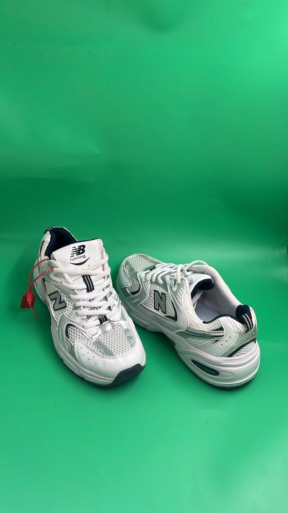 حذاء   من ماركة نيوبلانس New balance