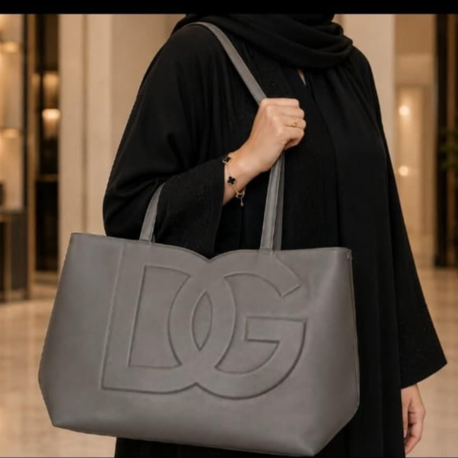 أناقة إيطالية لا تخطئها العين.. شنطة دولتشي آند غاباناDG