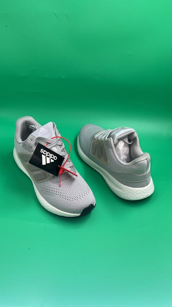 حذاء رجالي  من ماركة اديداس (Adidas)