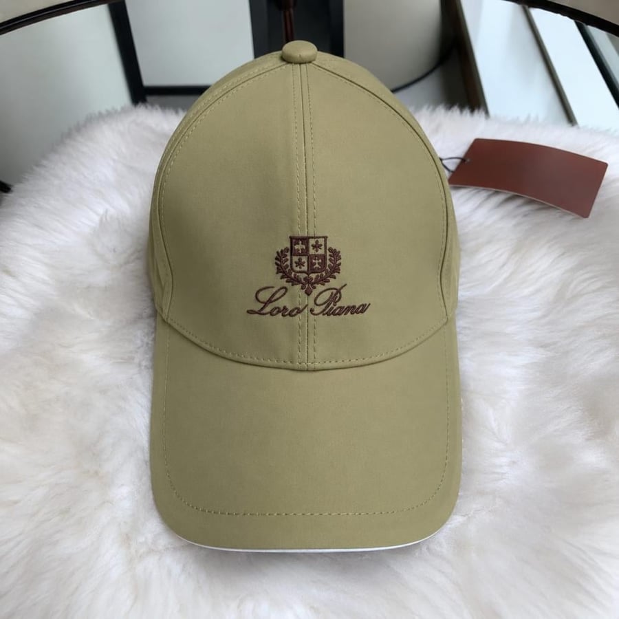 كاب رجالي من ماركة لوربيانا  (Loro Piana)