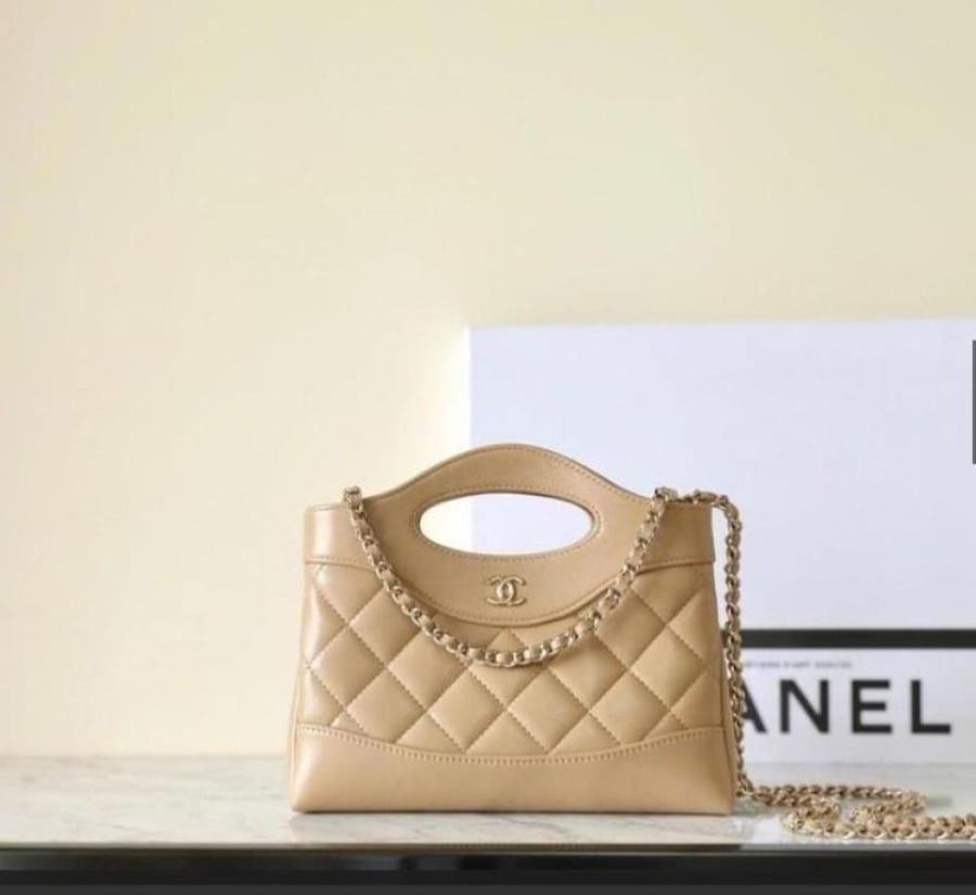 تشكيلة جديدة من حقائب اليد نسائية من ماركة شانيل (Chanel) موديل (Chanel 31 Nano bag)