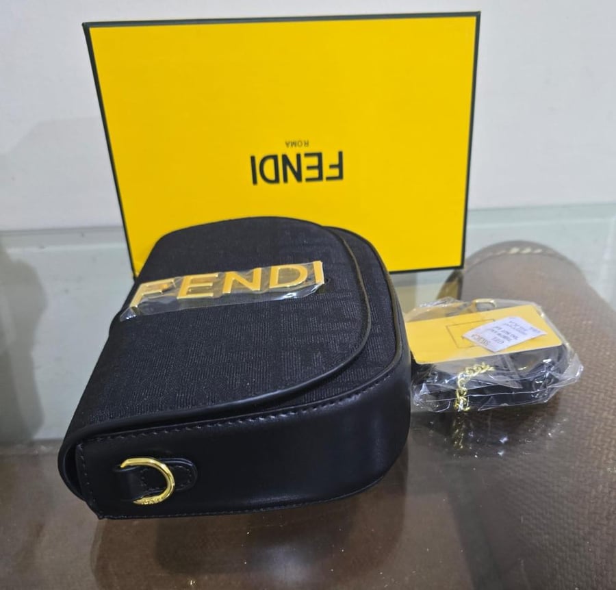 تشكيلة متنوعة من حقائب اليد النسائية من ماركة فندي (Fendi)-موديل( Fendi Fendigraphy Wallet on Chain )