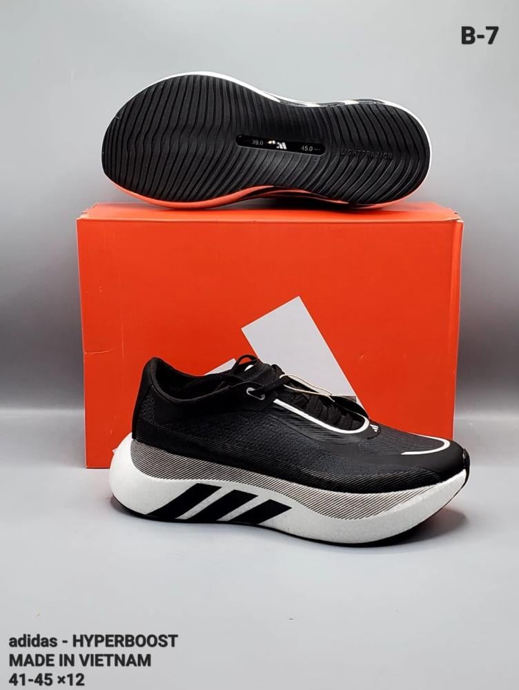 حذاء رجالي من ماركة أديداس Adidas موديل Hyperboost