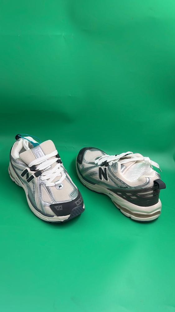 حذاء  رجالي من ماركة نيوبلانس New balance