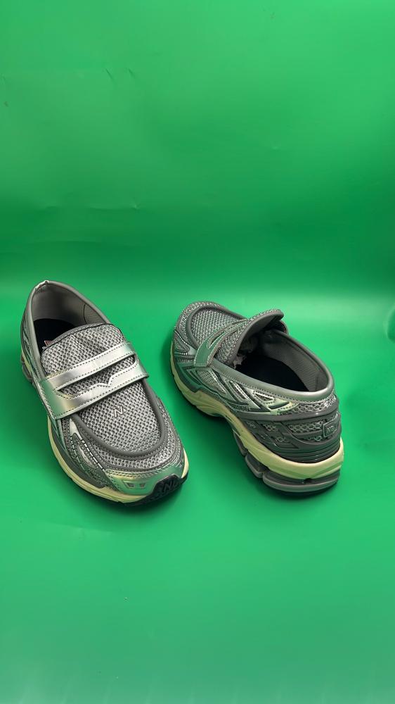 حذاء رجالي  من ماركة نيوبلانس (New balance)
