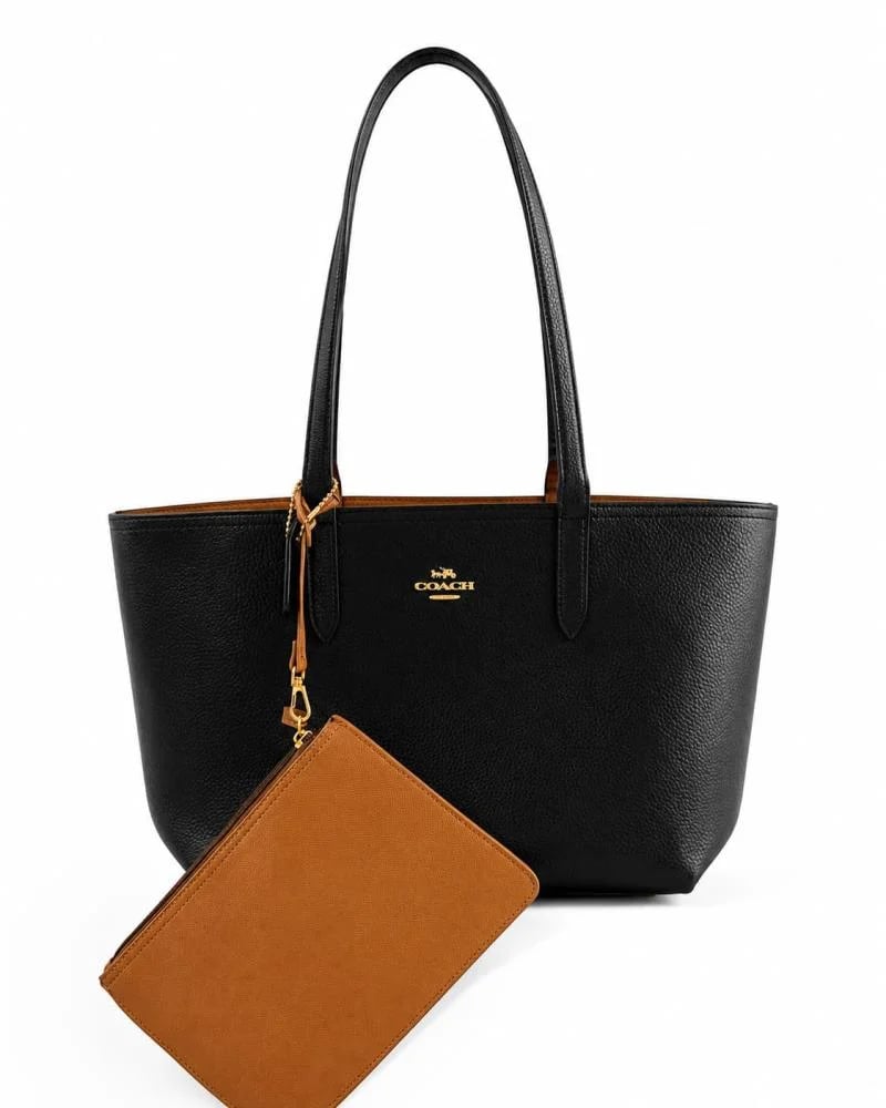 تألقي بلمسة أنثوية ساحرة مع شنطة كوتش(دبل فيس)Coach Town Tote