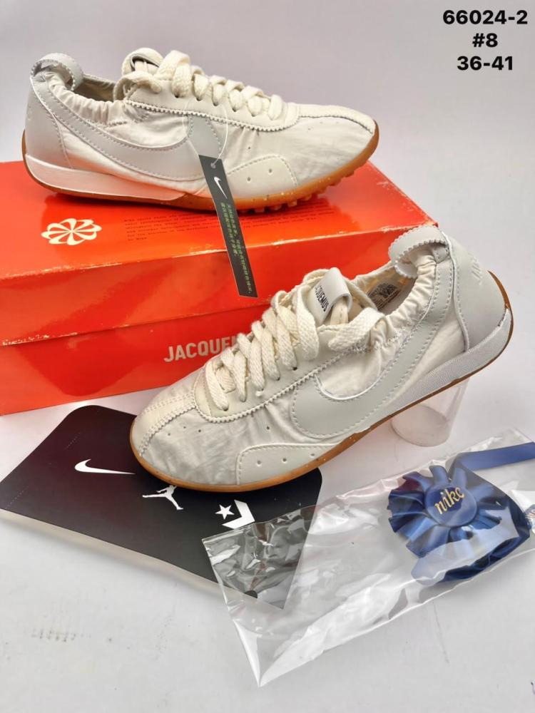 الأناقة الفرنسية بلمسة رياضية وفرنا لكم حذاء نسائي ماركة نايك جاكيموس  Nike x Jacquemus