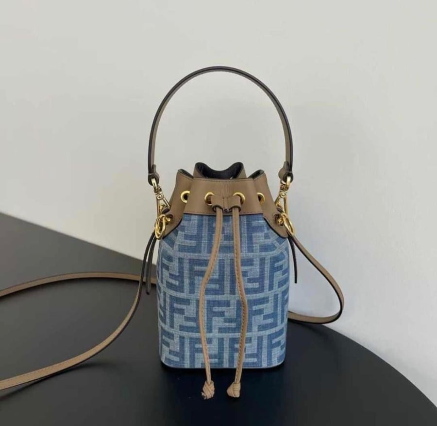 تشكيلة مختارة من حقائب اليد النسائية من ماركة فندي (Fendi)-موديل(Fendi Mon Tresor Mini)