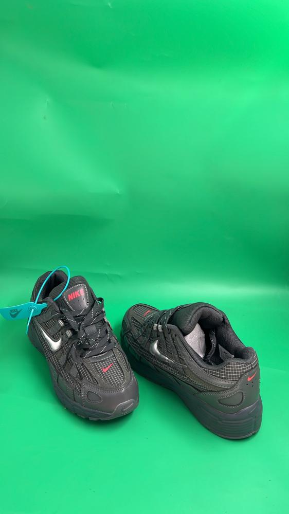 حذاء رجالي من ماركة نايكNike