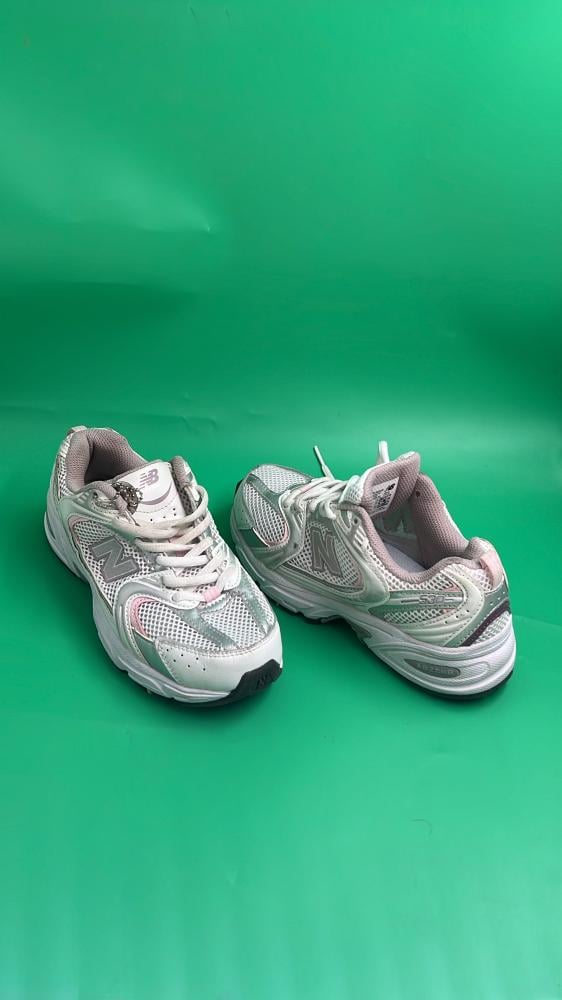 حذاء نسائي  من ماركة نيوبلانس New balance