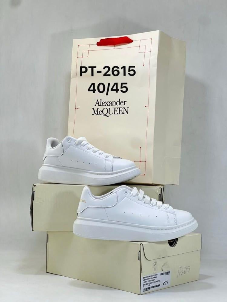 خطواتك تعكس فخامتك مع الحذاء الرجالي من ماركة الكسندر ماكوين Alexander McQueen