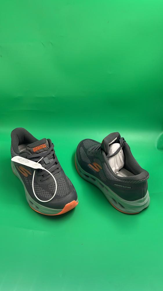 حذاء رجالي  من ماركة سكيتشر (Skechers)