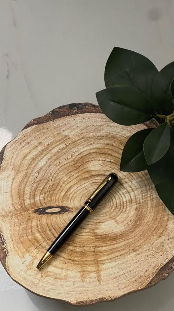 A dry ink pen from the Dunhill brand