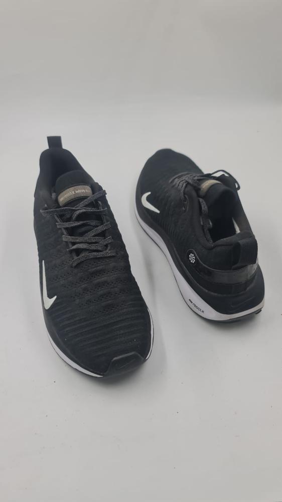 حذاء  من ماركة نايك Nike
