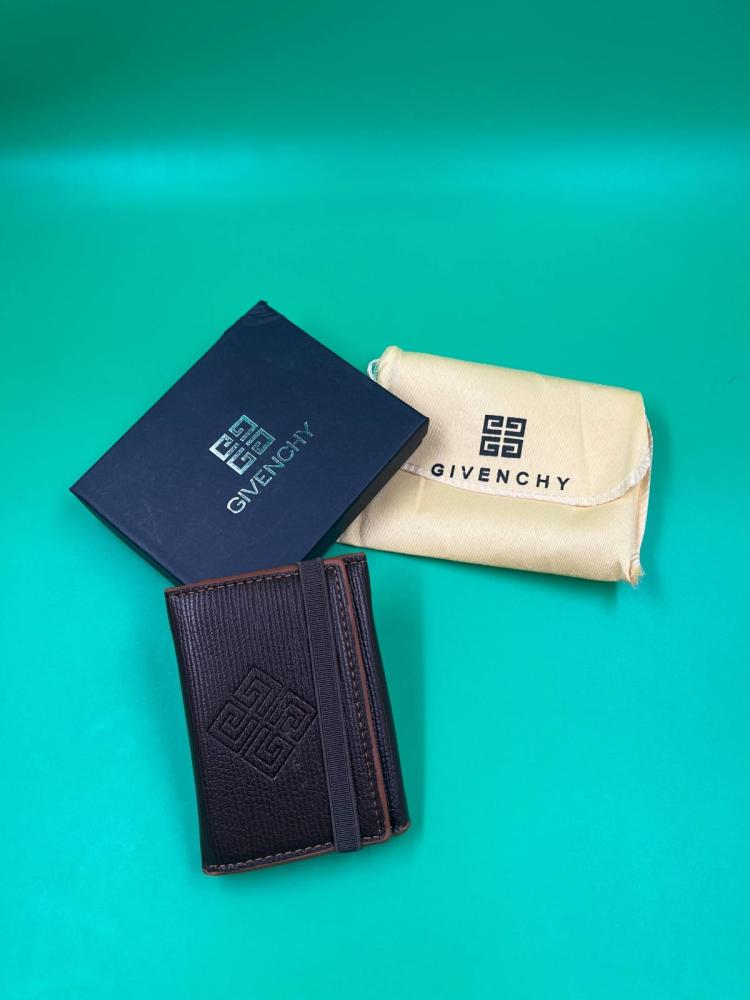 بوك رجالي من ماركة جيفنشي(GIVENCHY)