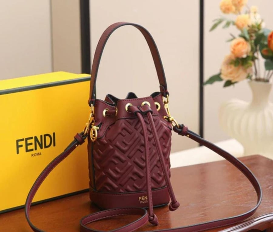 تشكيلة مختارة من حقائب اليد النسائية من ماركة فندي (Fendi)-موديل(Fendi Mon Tresor Mini)