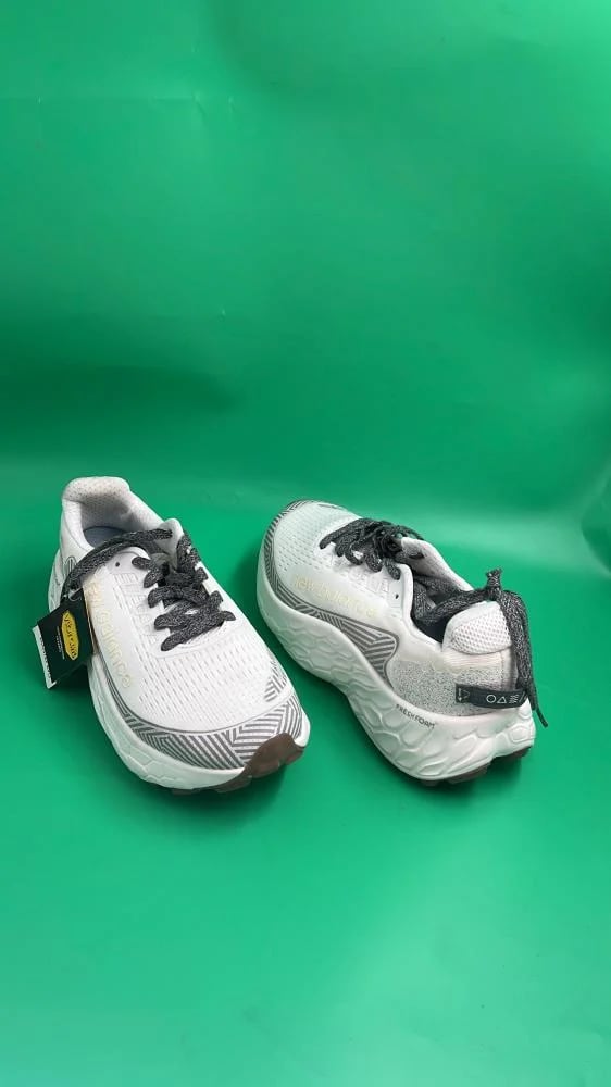حذاء  من ماركة نيوبلانس New balance