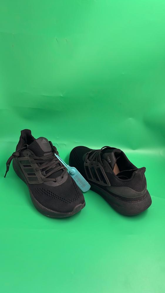 حذاء رجالي من ماركة اديداس Adidas