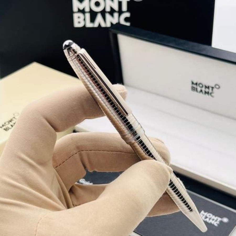 قلم حبر جاف من ماركة مونت بلانك (Mont Blanc)