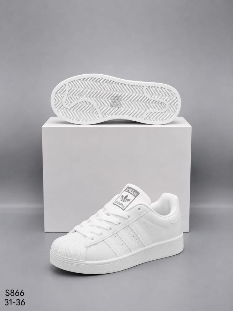 حذاء نسائي  (سامبا)من ماركه اديداسAdidas