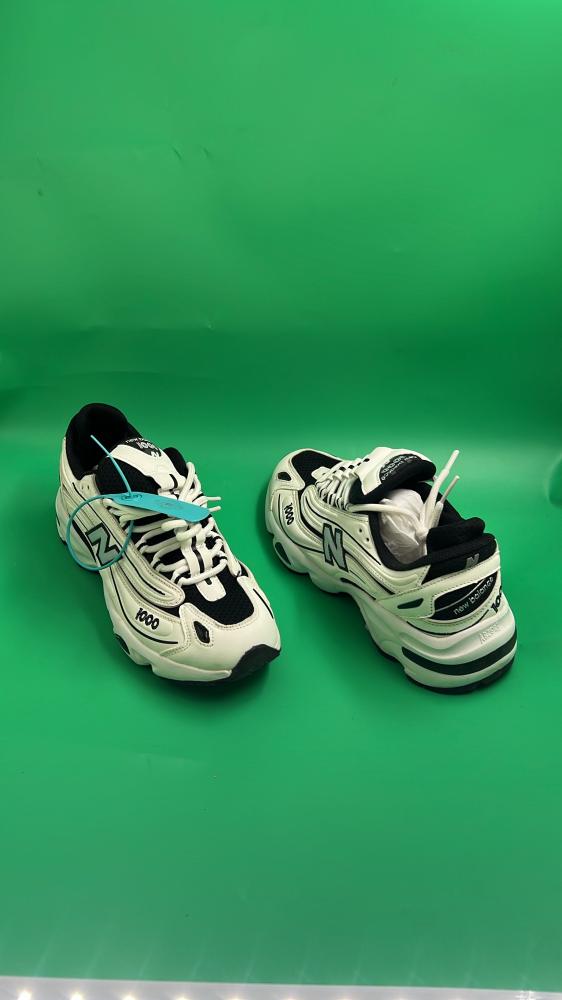 حذاء رجالي  من ماركة نيوبلانس (New balance)