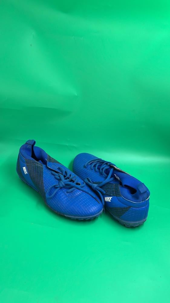 حذاء كرة قدم من ماركة نايك Nike