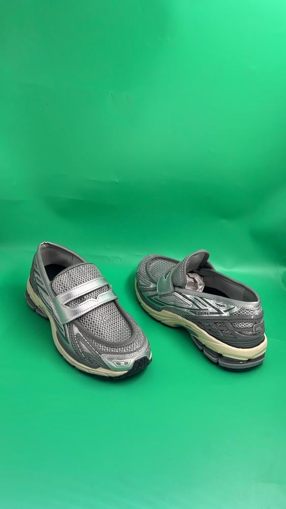 حذاء رجالي من ماركة نيوبلانس New balance