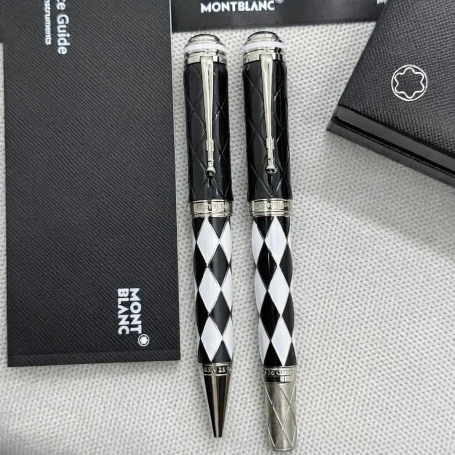 قلم حبر جاف من ماركة مونت بلانك (Mont Blanc)