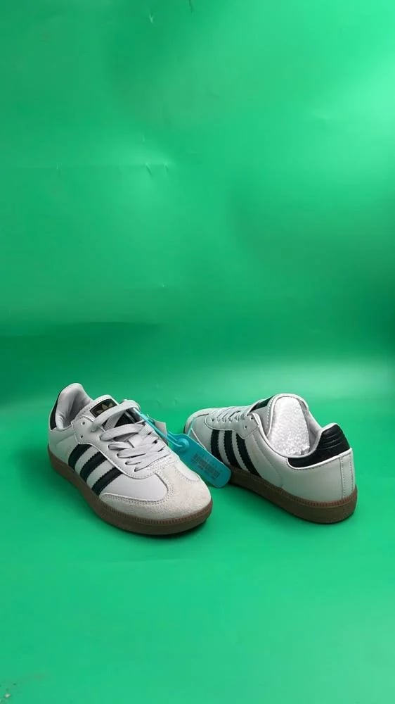 حذاء نسائي من ماركة اديداس Adidas
