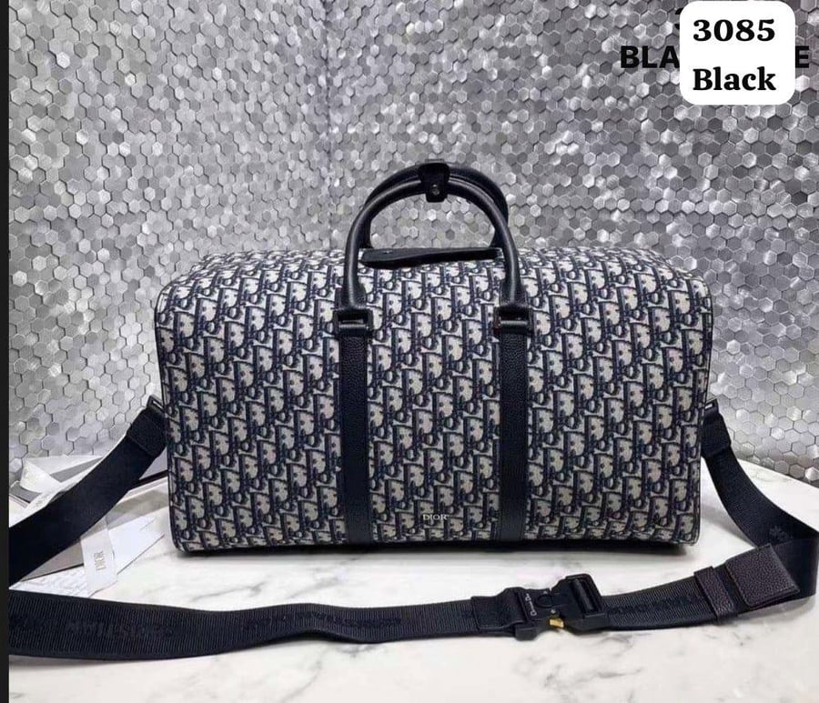 حقيبة سفر من ماركة ديور (Dior)