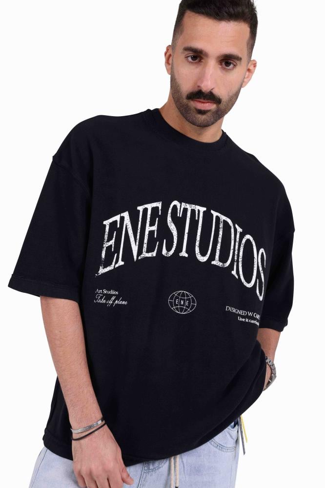 تيشيرت أوفر سايز كاجوال بطبعة ENESTUDIOS - أسود