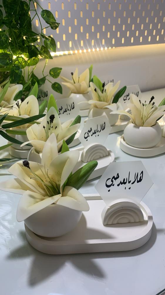 Off-white hospitality sets with pink acrylic