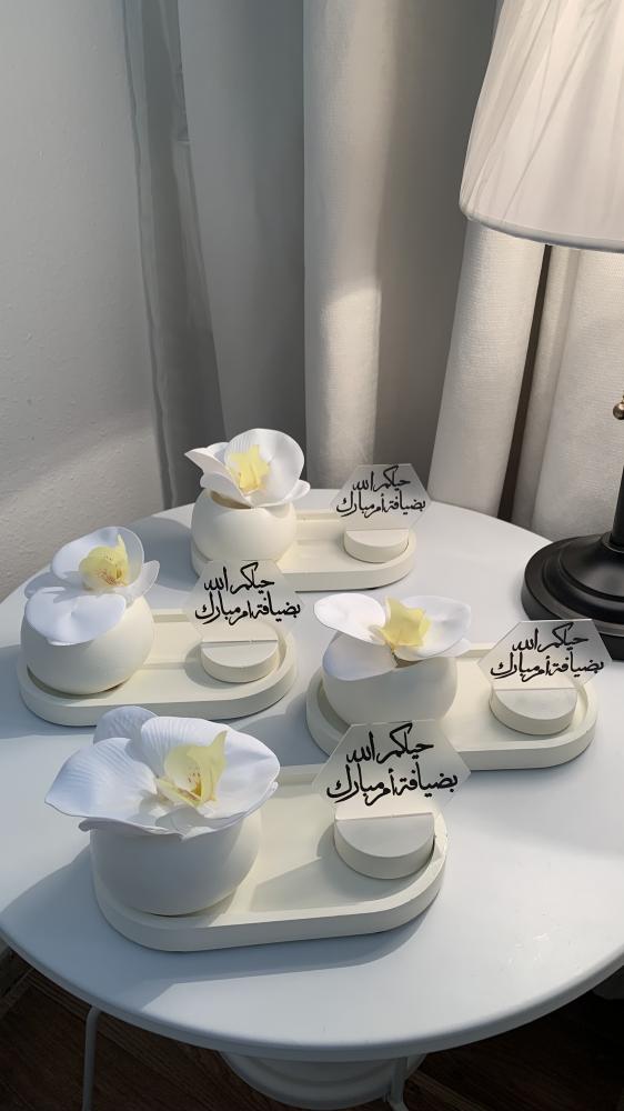 Off-white hospitality sets with pink acrylic