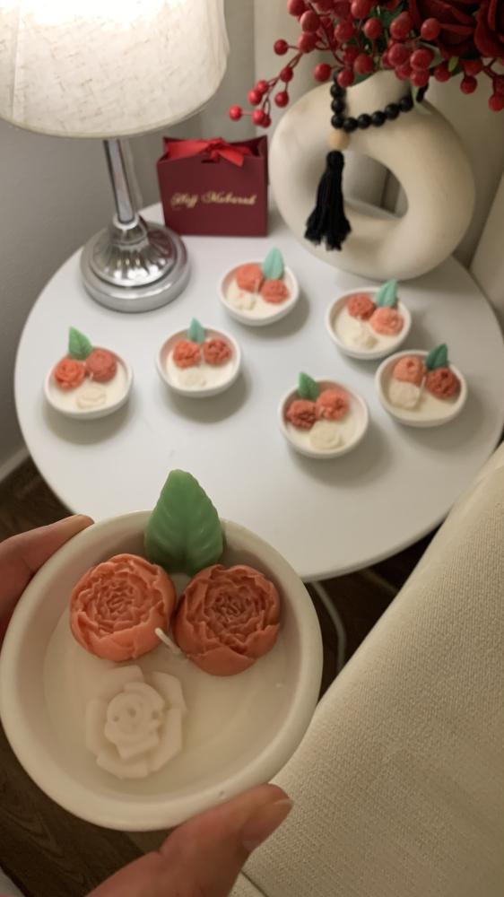شمعه هدايا روعه جدا مع ورد ب اسم او بدون