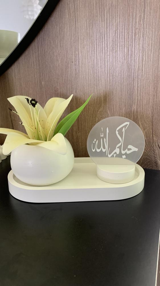 Off-white hospitality sets with pink acrylic