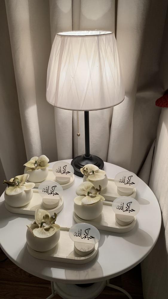 Off-white hospitality sets with pink acrylic