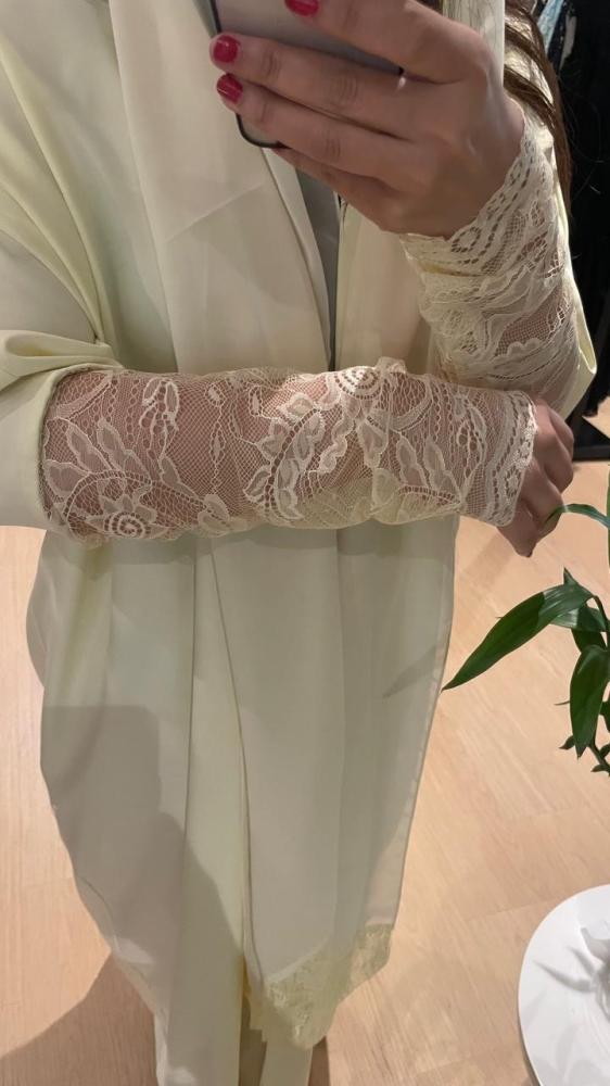 عباية الصيف .. ربع بشت ليموني كريب اصفر مع دنتيل