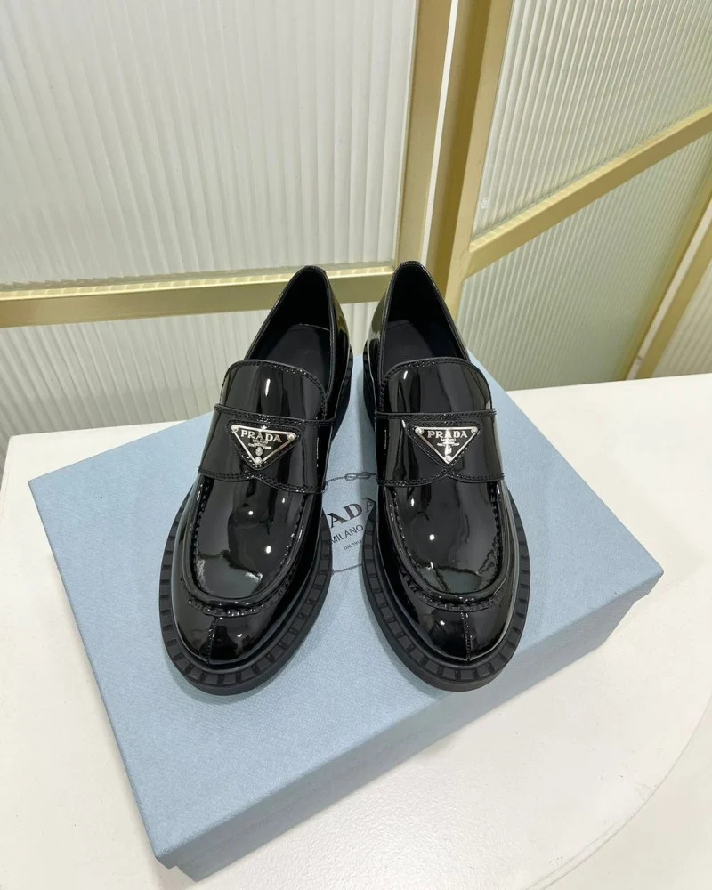 Prada Loafers لوفر