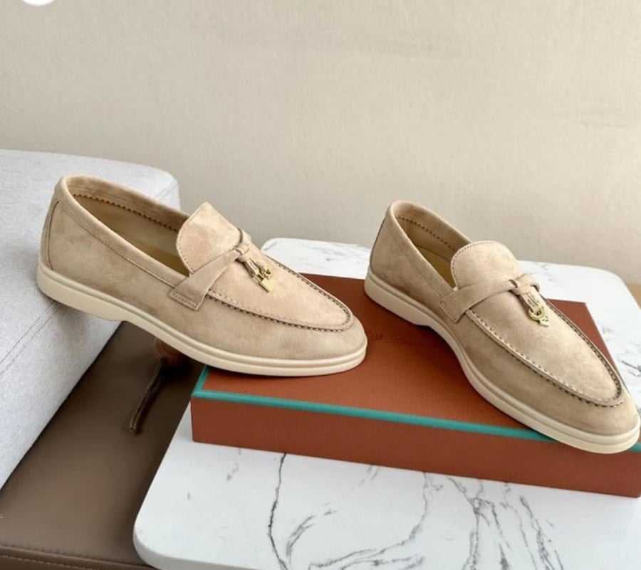 فلات لورو بيانا Loro Piana