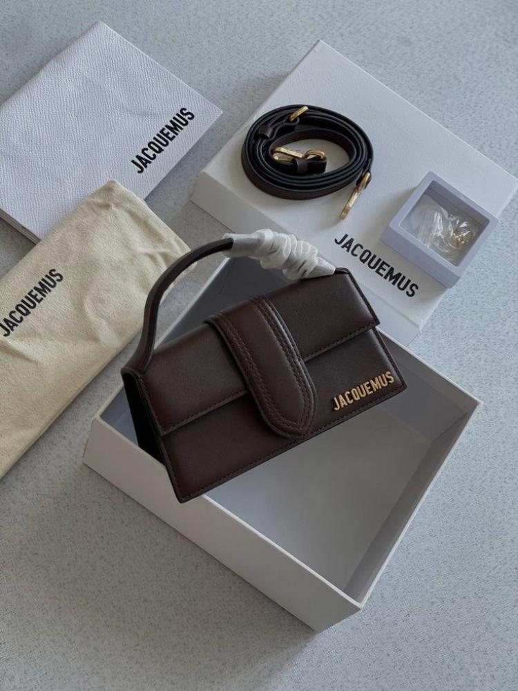 JACQUEMUS جاكيموس
