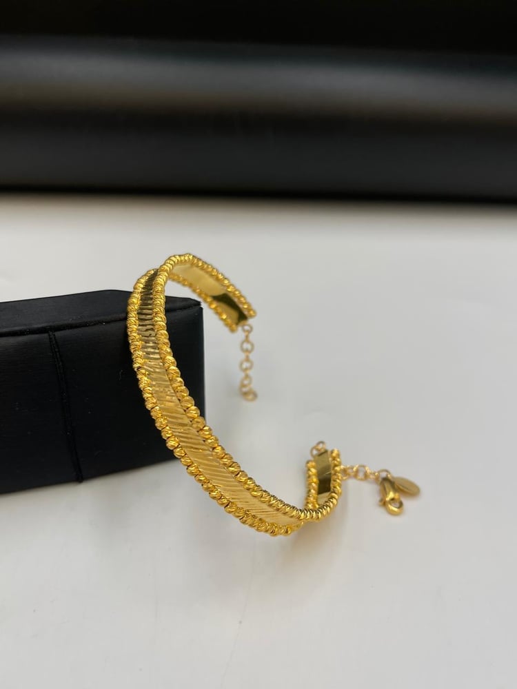Pure 21-karat gold bracelet