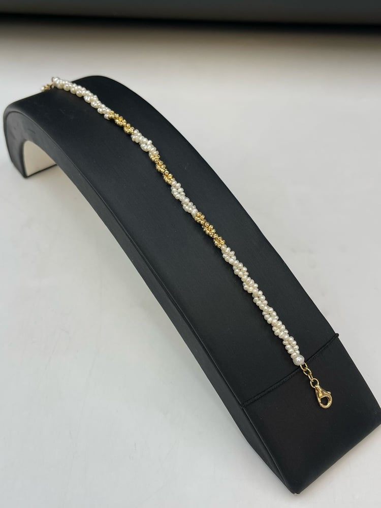 18-karat gold pearl bracelet