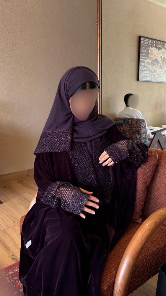 عبايه مخمل شتوي - من متجر الرياض