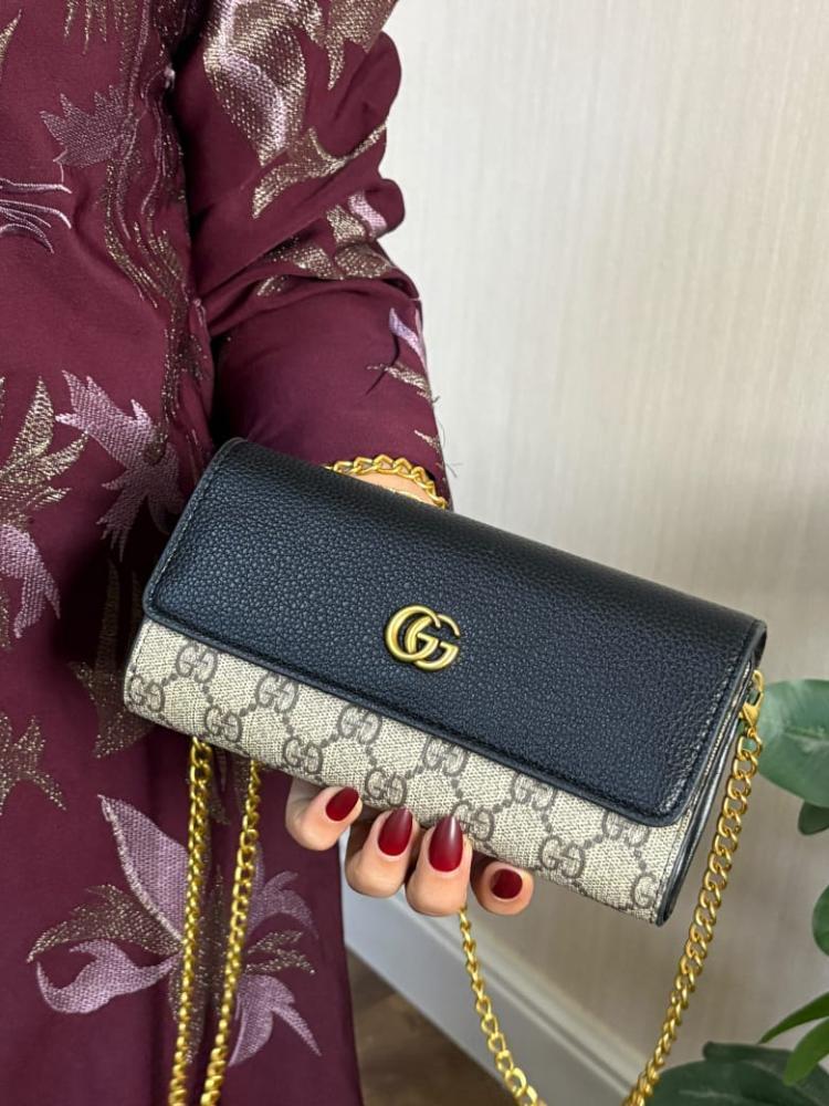 حقيبة كتف نسائية بنقشة مكررة وسلسلة