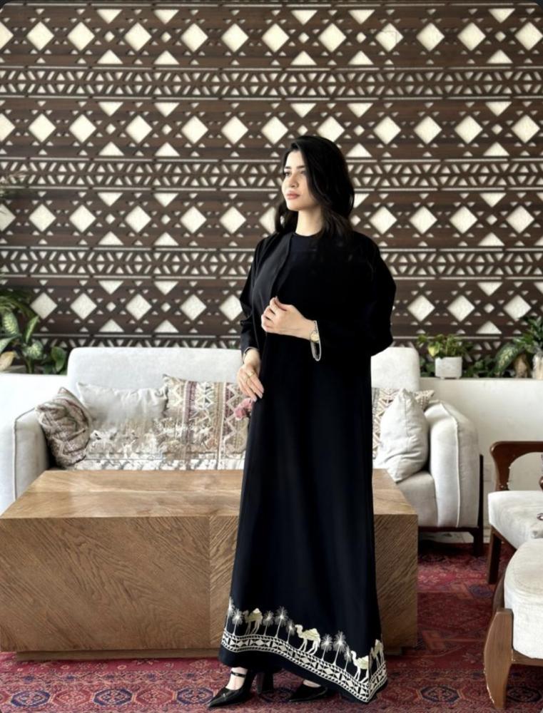 عباية لينن بتطريز شكل نخله وجمل- متجر الرياض