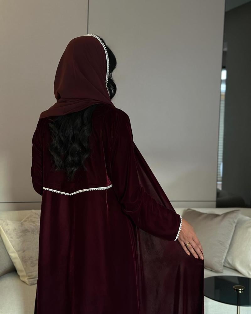 عباية مخمل عنابي بكلفة لول