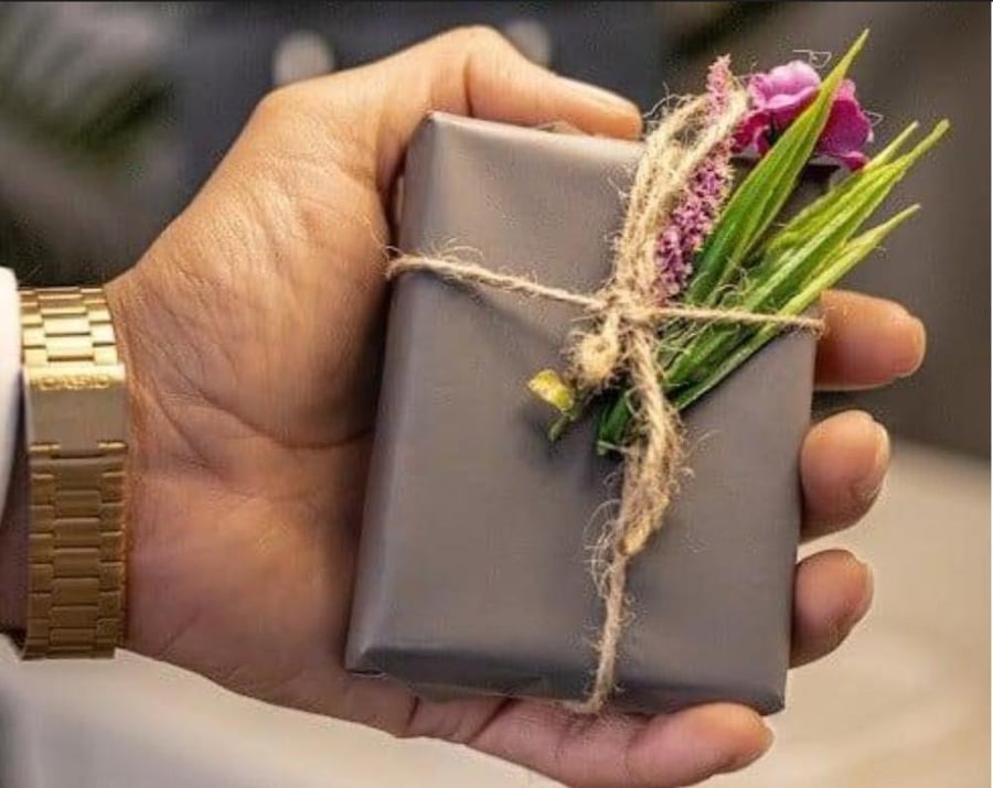 إسوارة فاخرة بتصميم زهري أنيق- متجر الرياض